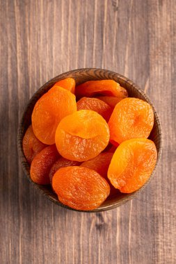 Kavanozda kurutulmuş kayısı. Kurutulmuş meyve. 