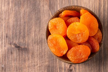 Kavanozda kurutulmuş kayısı. Kurutulmuş meyve. 