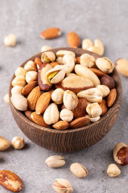 Sağlıklı karışık fındık. Badem, fındık, fındık, fıstık, fıstık, fıstık, Brezilya fıstığı.