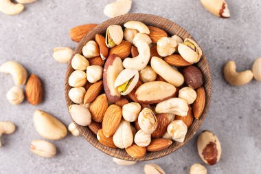 Sağlıklı karışık fındık. Badem, fındık, fındık, fıstık, fıstık, fıstık, Brezilya fıstığı.