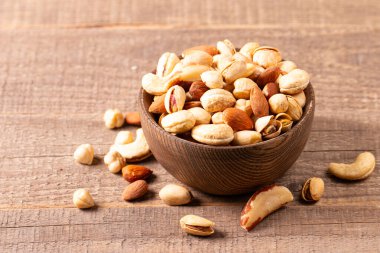 Sağlıklı karışık fındık. Badem, fındık, fındık, fıstık, fıstık, fıstık, Brezilya fıstığı.