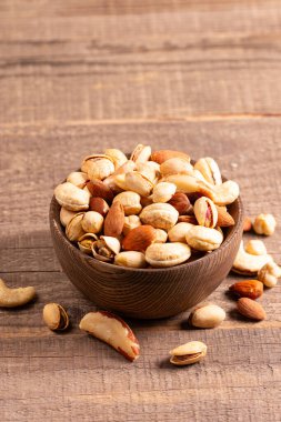 Sağlıklı karışık fındık. Badem, fındık, fındık, fıstık, fıstık, fıstık, Brezilya fıstığı.