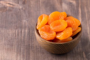 Kavanozda kurutulmuş kayısı. Kurutulmuş meyve. 