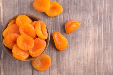 Kavanozda kurutulmuş kayısı. Kurutulmuş meyve. 