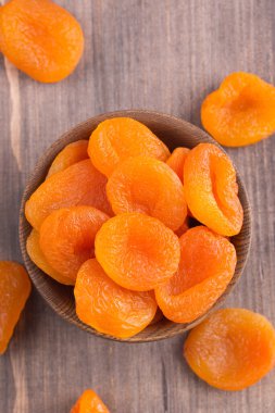 Kavanozda kurutulmuş kayısı. Kurutulmuş meyve. 