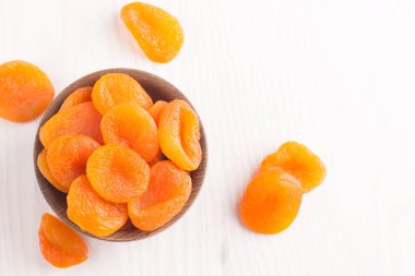 Kavanozda kurutulmuş kayısı. Kurutulmuş meyve. 