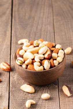 Sağlıklı karışık fındık. Badem, fındık, fındık, fıstık, fıstık, fıstık, Brezilya fıstığı.