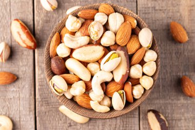 Sağlıklı karışık fındık. Badem, fındık, fındık, fıstık, fıstık, fıstık, Brezilya fıstığı.