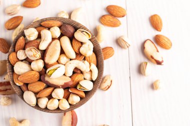 Sağlıklı karışık fındık. Badem, fındık, fındık, fıstık, fıstık, fıstık, Brezilya fıstığı.