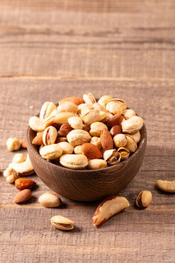 Sağlıklı karışık fındık. Badem, fındık, fındık, fıstık, fıstık, fıstık, Brezilya fıstığı.