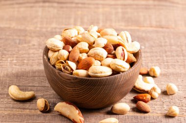 Sağlıklı karışık fındık. Badem, fındık, fındık, fıstık, fıstık, fıstık, Brezilya fıstığı.