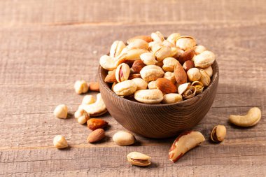 Sağlıklı karışık fındık. Badem, fındık, fındık, fıstık, fıstık, fıstık, Brezilya fıstığı.