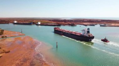 PORT HEDLAND, AUSTRALYA - CRCA AĞUSTOS 2019 - Toplu taşıma gemileri Avustralya 'nın madencilik ihracatının ayrılmaz bir parçasıdır.