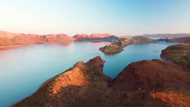 Vue Aérienne Spectaculaire Lac Argyle Des Chaînes Montagnes Rouges Arides — Video