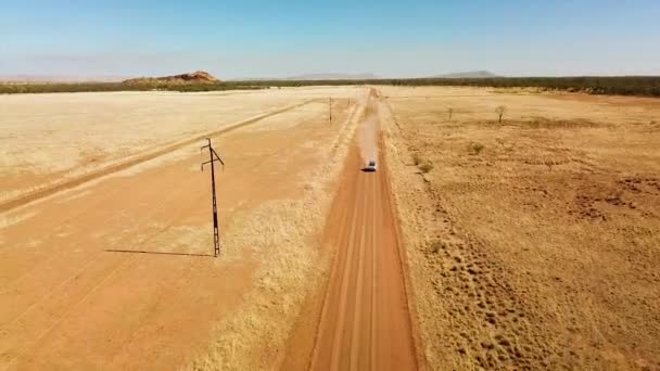 Avustralya Nın Ücra Çorak Kırsallarında Tozlu Toprak Yolda Araba Sürüşü — Stok video