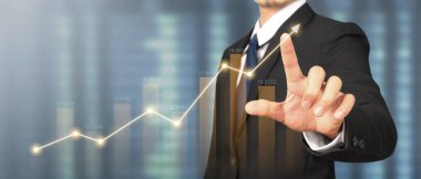 İşadamı grafik büyümesi ve grafik pozitif göstergelerin artması planı