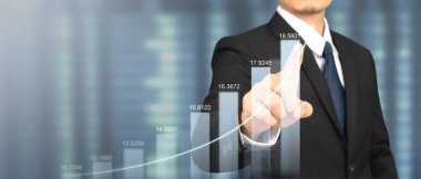 İşadamı grafik büyümesi ve grafik pozitif göstergelerin artması planı