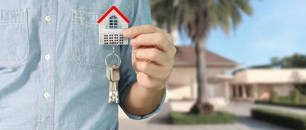 Real Estate Agent Handing House Keys Hand — Stock Photo, Image