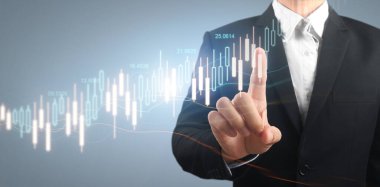 İşadamı, işinde grafik büyümesi ve grafik artışı için olumlu göstergeler planlıyor