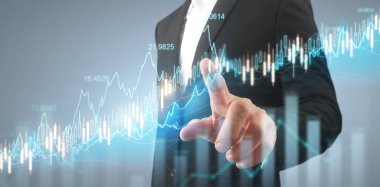 İşadamı, işinde grafik büyümesi ve grafik artışı için olumlu göstergeler planlıyor