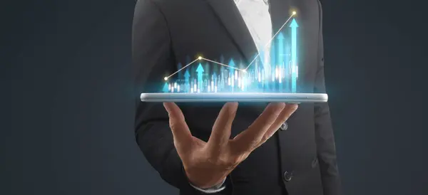 Geschäftsmann Plant Graphenwachstum Und Zunahme Positiver Indikatoren Seinem Geschäft Tablette Stockbild