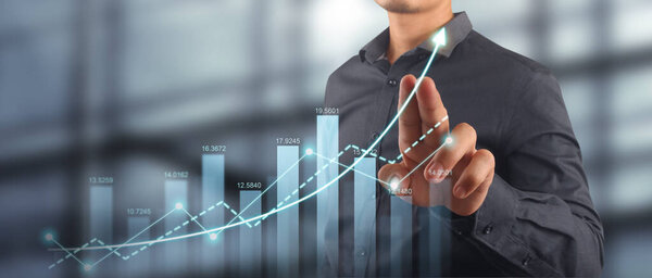 Бизнесмен планирует рост графика и увеличение положительных показателей графика в своем бизнесе