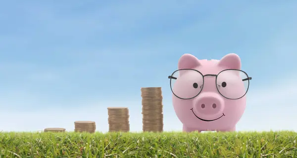 与交易图 金融投资概念和Piggy银行相结合 免版税图库图片