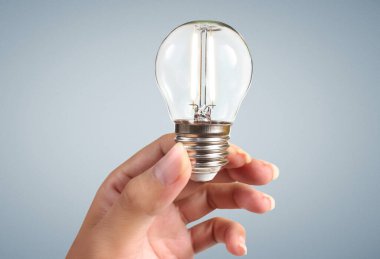 Bir elde ampul İş Konsepti, İş Yaklaşımları ve Finans, Bankacılık ve Yatırım Başarı