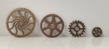 Çarklar ve vitesler düzenleme atölyesi endüstriyel sanat temiz arka plan yakın plan makine mühendisliği konsepti