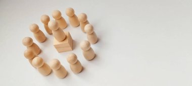 Grup tartışması liderlik becerileri ofis alanı görsel içerik işbirlikçi ortam yükseltilmiş görünüm ekibi dinamikleri üzerine odaklandı