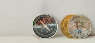 Şifreleme para birimi eğilimleri ve seyrüsefer araçlarının araştırılması dijital finans merkezi görüntüsü kapalı mekanda yakın plan yeniliği