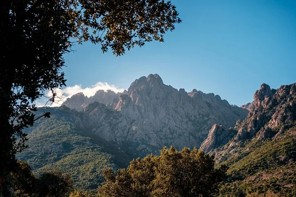 科西嘉山Asco山区Punta Cavallare的洛矶山峰是Aguilles Popolasca的一部分 — 图库照片