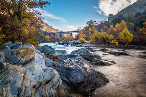 Autumn Foliage Boulders Golo River Passes Pont Dalbano Railway Bridge — 스톡 사진