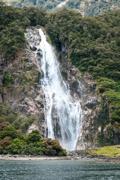 Bowen Falls Cascading Rocks Milford Sound Fiordland South Island New Royalty Free Εικόνες Αρχείου