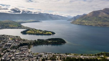 Yeni Zelanda 'nın güney adasındaki Queenstown ve Wakatipu Gölü' ne bakın.