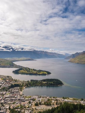 Yeni Zelanda 'nın güney adasındaki Queenstown ve Wakatipu Gölü' ne bakın.