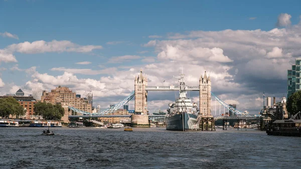 英国伦敦 2023年7月29日 贝尔法斯特号 Hms Belfast 一艘第二次世界大战9甲板军舰 停泊在伦敦泰晤士河塔桥前 — 图库照片