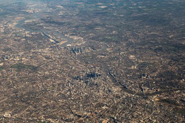 Londra şehrinin ve İngiltere 'deki Thames nehrinin havadan görünüşü