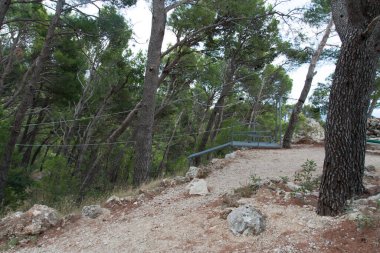 Dağlarda hareketlilik var. Zeplin taban fotoğrafı.