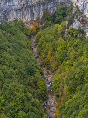 İspanya, Huesca 'daki Revilla bakış açısından Escuain geçidi.