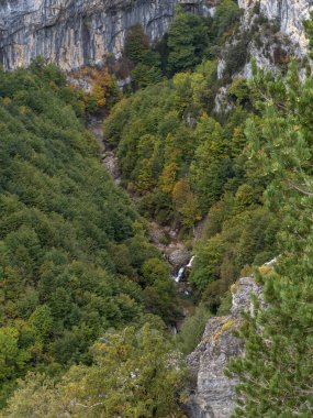 İspanya, Huesca 'daki Revilla bakış açısından Escuain geçidi.