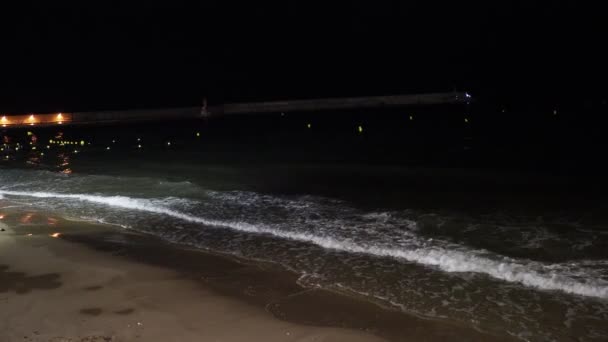 大海和海滩的夜景 — 图库视频影像
