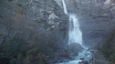  Sorrosal şelale Broto, Pyrenees, Huesca Eyaleti, Aragon, İspanya.