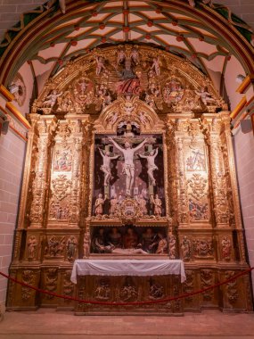 BOLEA HUESCA ARAGON İSPANI. Gotik kolej kilisesi. İspanya 'nın Aragon eyaletindeki Bolea kasabasındaki Santa Mara Belediye Başkanı Kolej Kilisesi. Bolea kirazları