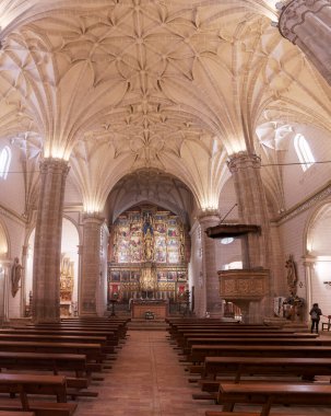 BOLEA HUESCA ARAGON İSPANI. Gotik kolej kilisesi. İspanya 'nın Aragon eyaletindeki Bolea kasabasındaki Santa Mara Belediye Başkanı Kolej Kilisesi. Bolea kirazları