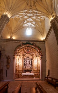 BOLEA HUESCA ARAGON İSPANI. Gotik kolej kilisesi. İspanya 'nın Aragon eyaletindeki Bolea kasabasındaki Santa Mara Belediye Başkanı Kolej Kilisesi. Bolea kirazları