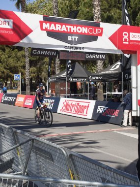 Cambrils Katalonya İspanya 04 / 21 / 2024 ikinci Marathoncup BTT Cambrils 'de. Nüfus için dağ bisikleti yarışı. Dağ bisikleti. Cambrils tatil şehri