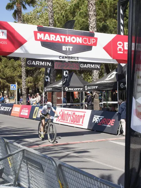 Cambrils Katalonya İspanya 04 / 21 / 2024 ikinci Marathoncup BTT Cambrils 'de. Nüfus için dağ bisikleti yarışı. Dağ bisikleti. Cambrils tatil şehri