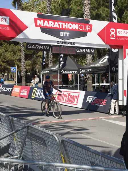 Cambrils Katalonya İspanya 04 / 21 / 2024 ikinci Marathoncup BTT Cambrils 'de. Nüfus için dağ bisikleti yarışı. Dağ bisikleti. Cambrils tatil şehri