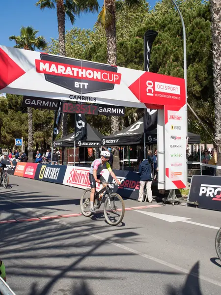 Cambrils Katalonya İspanya 04 / 21 / 2024 ikinci Marathoncup BTT Cambrils 'de. Nüfus için dağ bisikleti yarışı. Dağ bisikleti. Cambrils tatil şehri